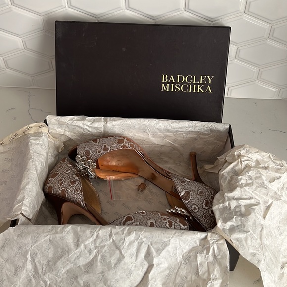 ✨👠Bronze Badgley Mischka Kasabella Heels 👠✨ - Picture 6 of 7